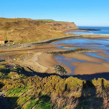 Luxury Coastal Retreat *